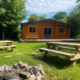 Rushbrook Log Cabin with sauna, hotel a Edenderry