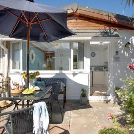 Lucy Lou, charming holiday bungalow in Devon – hotel w mieście Galmpton-on-the-Dart