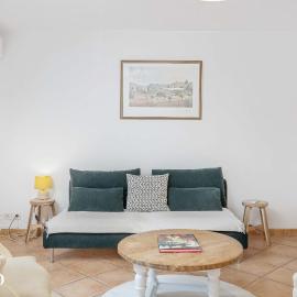 Maison Alena Lourmarin Main Square, ξενοδοχείο σε Lourmarin