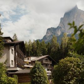 Waldrast - Forestside Living, hotelli kohteessa Siusi
