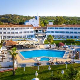 Adelais Bay Hotel, ξενοδοχείο στον Πρωταράς
