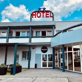 Hotel Miastova، فندق في مييلتس