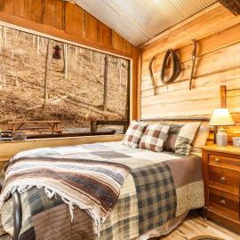 Ohio Starlight Glamping Cabins - A Peaceful Woodland Retreat, hotel in Squirrel Town