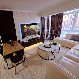 Apartmani Komatina Đenovići 3 LUX、バオシチのホテル