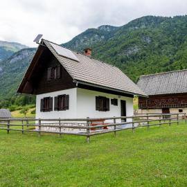 Hiška Nives, Hotel in Krstenica