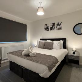 크롤리에 위치한 호텔 4 Bed House - Free Parking - 8 min LGW Airport