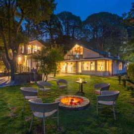 StayVista at Ellis Ville with Bonfire, Lawn