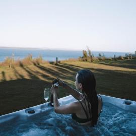 Kaipara Lodge - Luxury waterfront, hotel u gradu Pouto