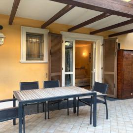 The Green Nest-Casa con giardino, hotel in Marina di Massa