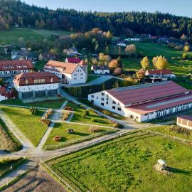 Hotelový a jezdecký areál Dvůr Krutěnice, отель в городе Krutěnice