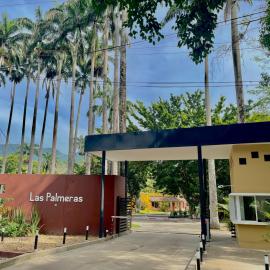 Hotel Las Palmeras, hotel in Villeta