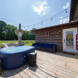 Smiths In-law suite! Pet friendly! Hot tub!, hotel u gradu 'Valley Head'