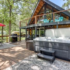 Furnished Deck + Lake Access: Fairland Log Cabin, Hotel in Fairland