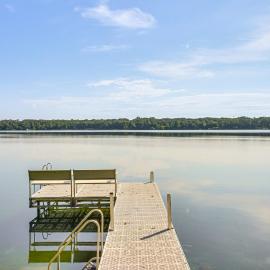 'Elbow Lake Escape' w/ Dock in Underwood!, hotel di Underwood