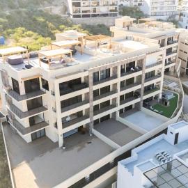 New 3 BD Condo with Pool and Gym