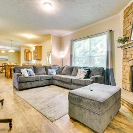 Peaceful Family Retreat in Winston-Salem, khách sạn ở Bethania Station
