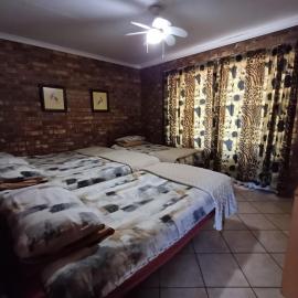 IFAFA732 Akkommodasie، فندق في Leeupoort