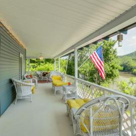 River Views & Boat Launch Access: Huntingdon Home, hotelli kohteessa Huntingdon