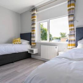 Twin suite on golf course Private Cosy, מלון בטראמור