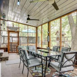 Walk to Lake Fayetteville: Family Retreat w/ Deck, hotel u gradu Springdejl