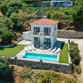 Beis Seaview Villa