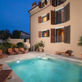 Villa Casa Nova with Heated Pool, Spa area & Game Room, hotel v destinácii Bale