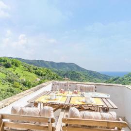 Nice Apartment In Moneglia Ge, מלון בBracco