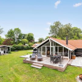 Stunning Home In Dronningmølle, hotel u gradu 'Dronningmølle'