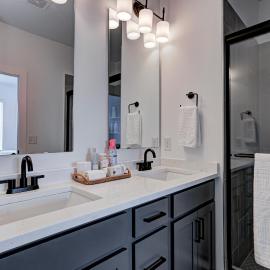 Specious Luxury wRooftop 1 mi DT Indy Sleeps 6, khách sạn ở Indianapolis