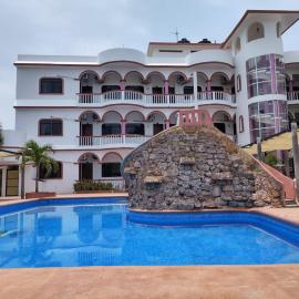 Hotel Real del Quijote a sólo 50 metros de la playa, hotel din Tecolutla
