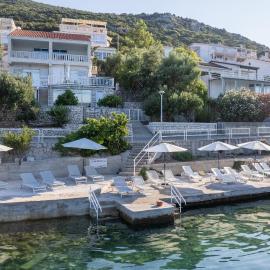 Viesnīca Villa Azzurro with Private Beach Neumā