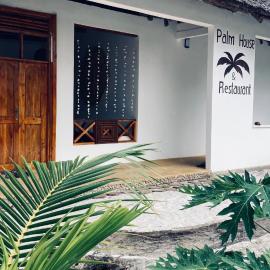 Palm House&Restaurant, hotel em Utende