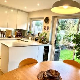 Cosy 3-Bed Marlow House - walk to 5-star eateries, riverside, countryside, near Windsor and London