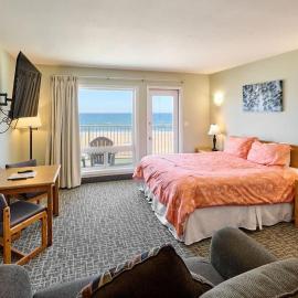 Corner Queen Fireplace Studio - No Stairs - Ocean View - Pool & Hot Tub