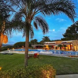 CR MARIPOSA RENTALS Brand New lake view Penthouse with office space