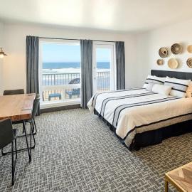Oceanfront Suite - King Bed - Heated Indoor Pool & Hot Tub