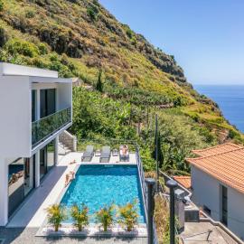 Atlantic Pebble Villa, hotel in Ribeira Brava