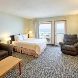 Top Floor Family Suite with Fireplace and Kitchen - Beach Access - Beautiful Ocean Views, hotel sa Lincoln City
