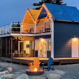 Whitecaps Cabana for Couples, hotel in La Have