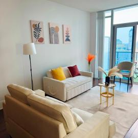 Modern One Bedroom Near Square One With Free Parking, hotel a Mississauga