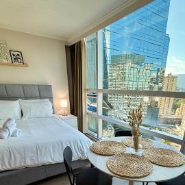 Stunning Skyline Views in a Cozy and Stylish Abode