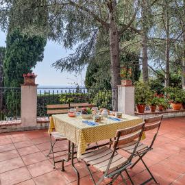Hanbury Apt Pool And Sea - Happy Rentals, khách sạn ở Ventimiglia