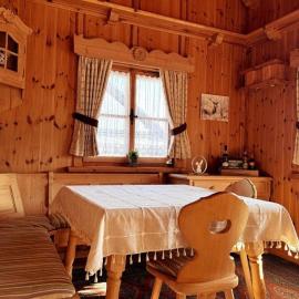 Einzigartiges Alpenstil Chalet mit Panoramablick, hotel in Hausen-Wied