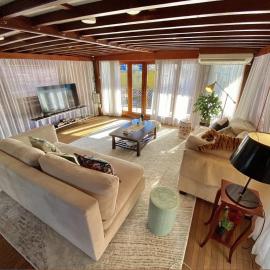 The Oak & Anchor - Hong Kong Houseboat