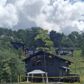 Nomad Lodge, hotel en Rugineşti
