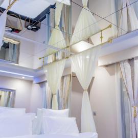 L'interdit Love Room - Miroir au plafond 2x2m, hotel Cayenne-ben