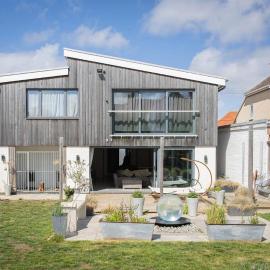 Large 4 Bedroom Seaside House by the beach and cliffs