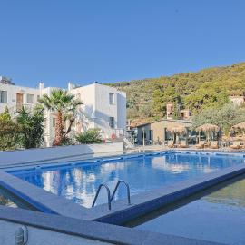 Cascade Holiday Resort, hotell i Poros