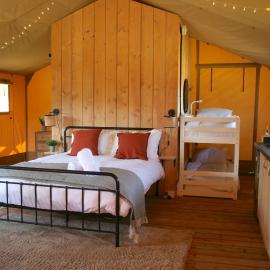 Seven Hills Hideaway - Two Bedroom、Llanvetherineのホテル