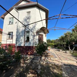 Великий будинок для відпочинку з мангалом